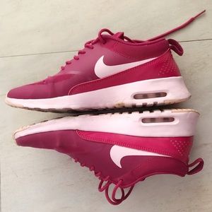 Nike air max sneaker us size 8.5 plums women shoes